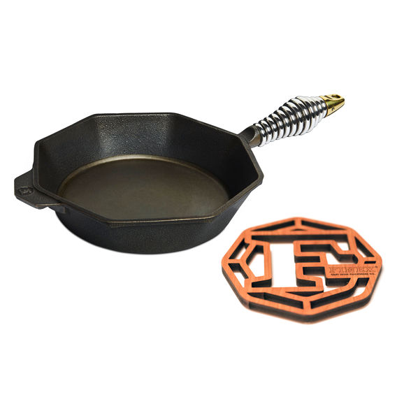 I0sAqpKIag_finex_cast_iron_pan_trivet_0_original.jpg?1435356702
